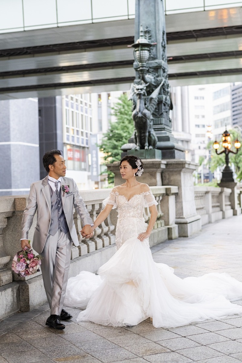 手つなぎ歩きショット