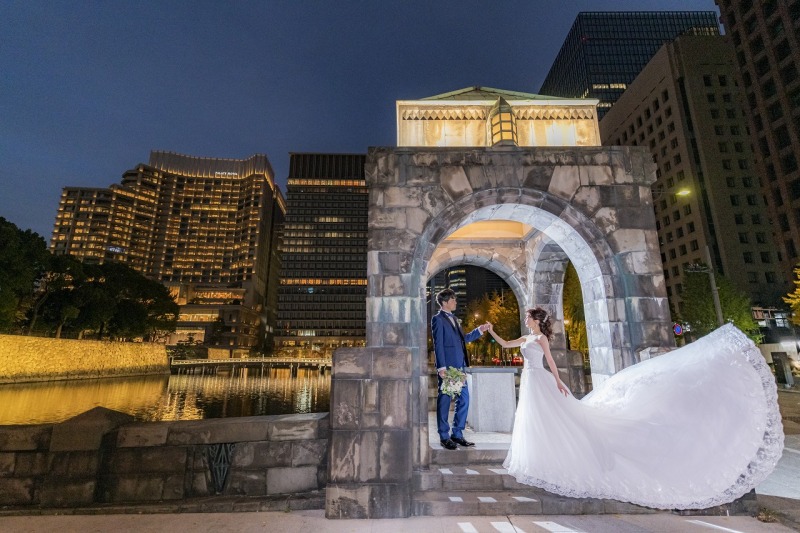 和田倉門でお手を取って♪