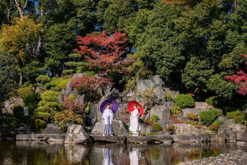 滝前で迫力ある一枚に