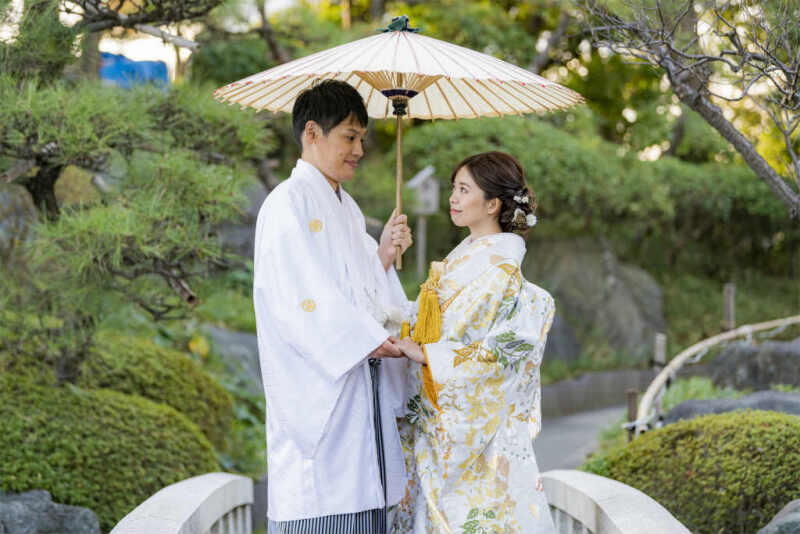 傘の下で見つめ合い♡