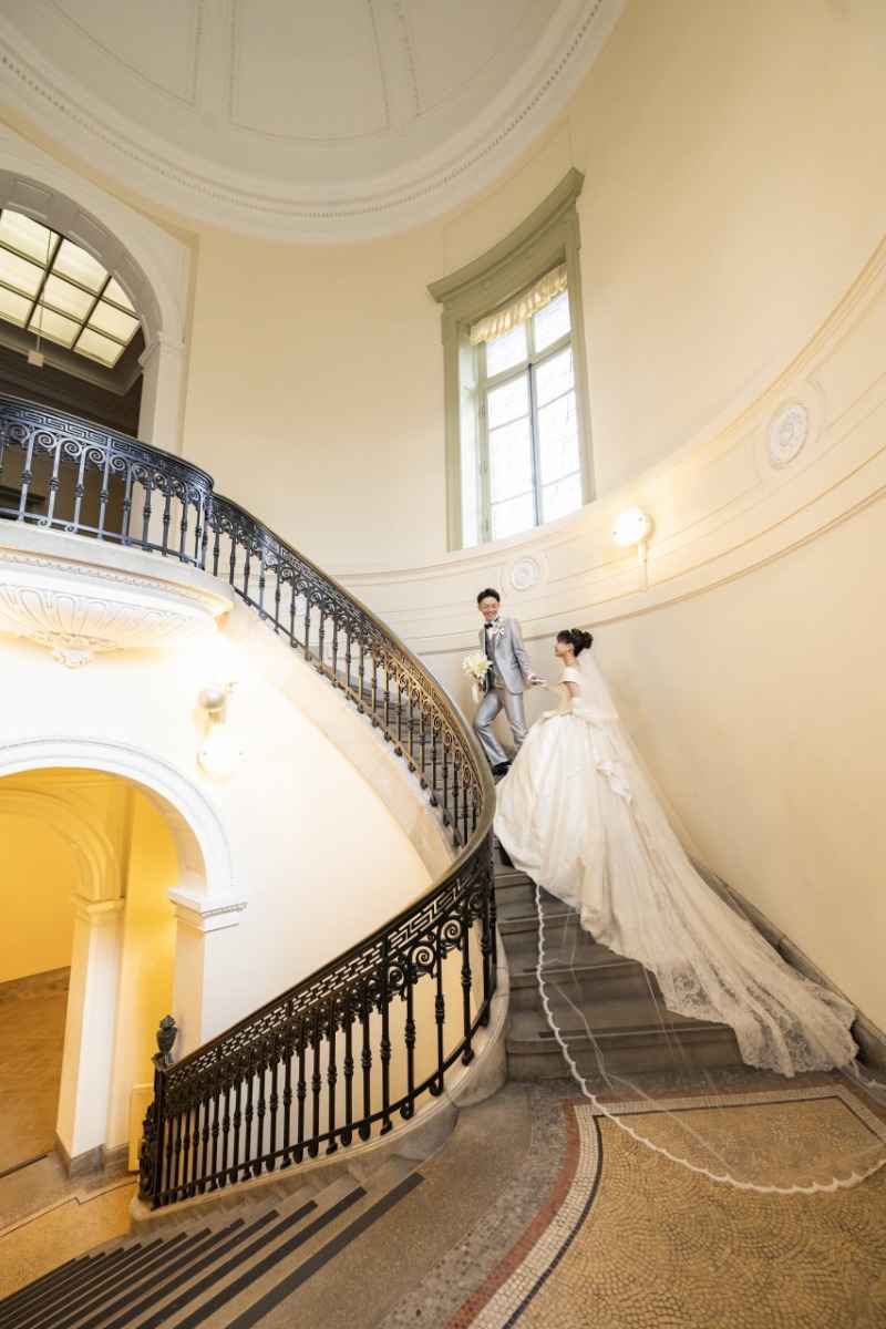 ロングベールが映える螺旋階段
