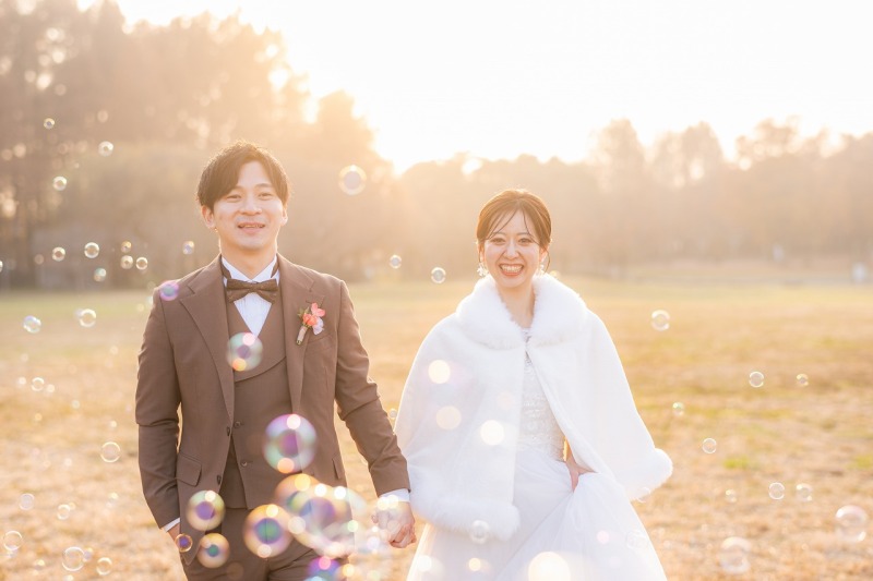 シャボン玉と笑顔がきらめく一枚