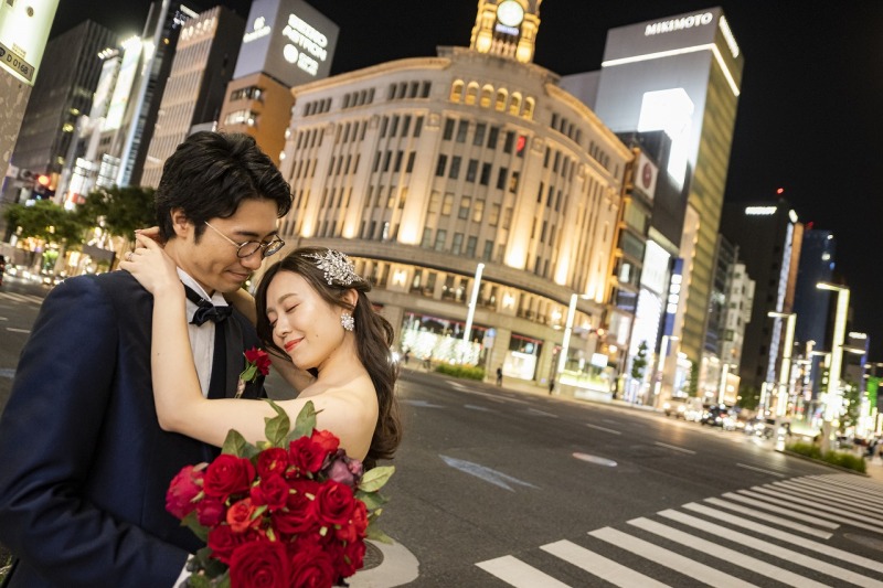 ファビュラスなハグショットを銀座和光の前で♡