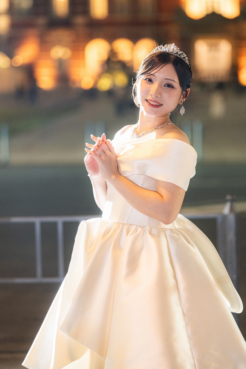 クラシカルなドレス姿を美しく残す花嫁ソロショット