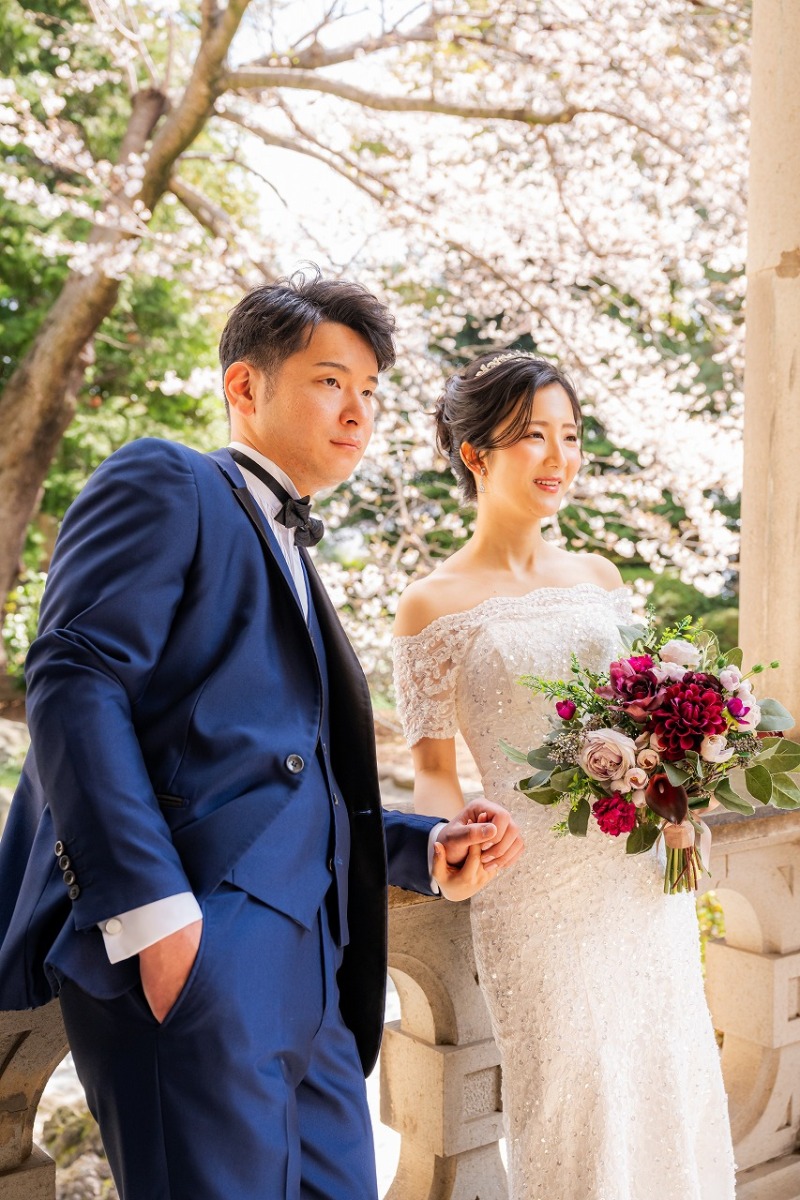 満開の桜を背景に春のやさしい、ロケーションフォト
