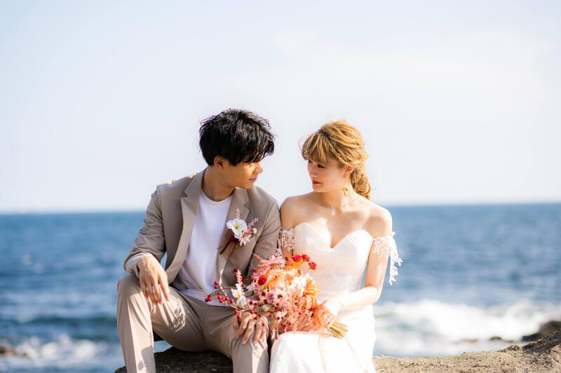 水平線をバックにカジュアルにも