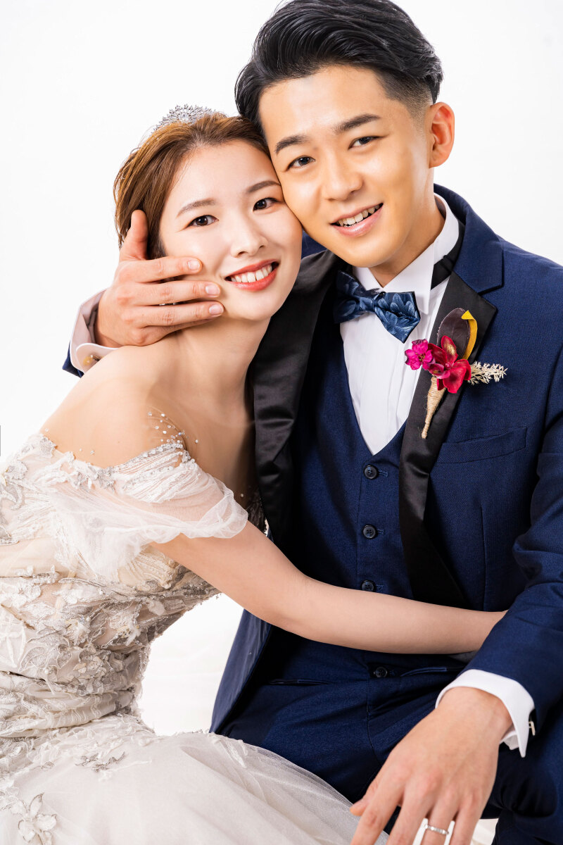 The Express Studio【撮影当日に即ご納品♩】スタジオ撮影 ⇒ 小顔・痩身・艶肌プレミアムレタッチ20枚付き☆