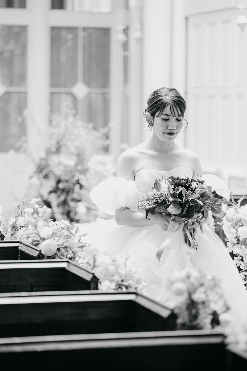 【チャペルプラン】大聖堂の美しいステンドグラスの前で撮る写真だけの結婚式 ♪ 季節や天候に左右されないのも魅力の一つ☆