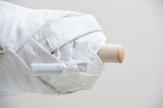 白無垢（掛下：白）半衿（百合）