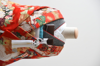 赤黒（掛下：黒）（半衿：百合）帯白スタイル