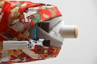 赤黒（掛下：カフェオレ）（半衿：梅）ブラウンスタイル