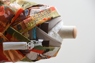 朱緑（掛下：カフェオレ）（半衿：うめ）