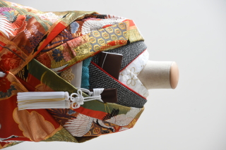 朱緑（半衿：うめ）掛下（黒）帯白スタイル