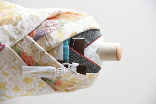 クリーム（掛下：黒）半衿（百合）帯白スタイル