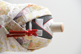 クリーム（掛下：黒）半衿（梅）