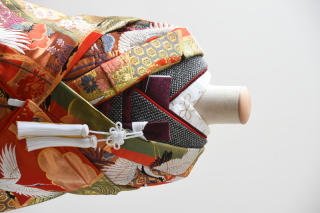 朱緑（半衿：うめ）（掛下：黒）紫スタイル