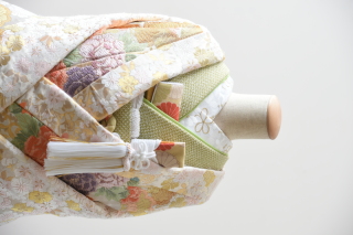 クリーム（掛下：緑）半衿（梅）