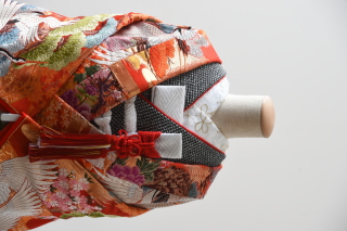 朱色（掛下：黒）半衿（梅）