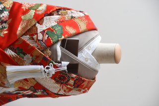 赤黒（掛下：カフェオレ）（半衿：百合）ブラウンスタイル