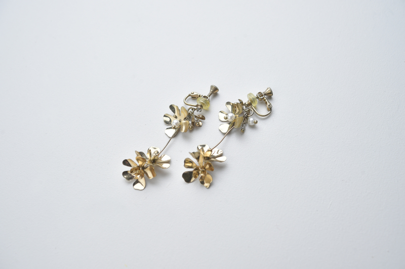 イヤリング（ゴールド）HANA