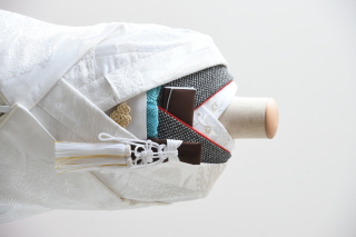 白無垢（掛下：黒）半衿（百合）帯白スタイル