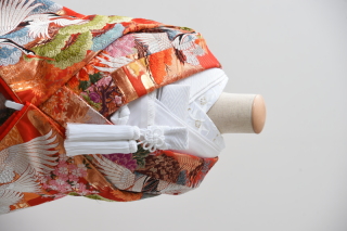 朱色（掛下：白）半衿（百合）