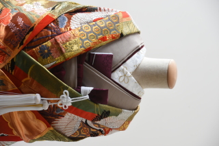 朱緑（掛下：カフェオレ）半衿（うめ）紫スタイル