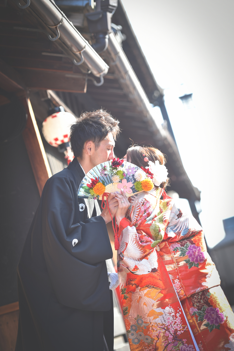 扇子越しの・・・