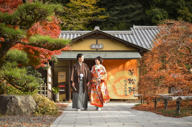 「華松軒」前で・・・