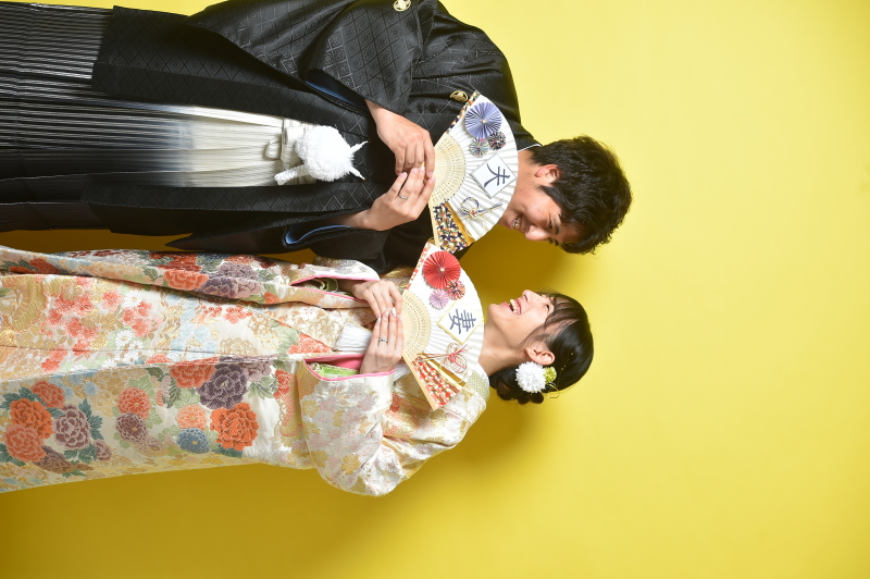 明るいお2人には元気なイエロー
