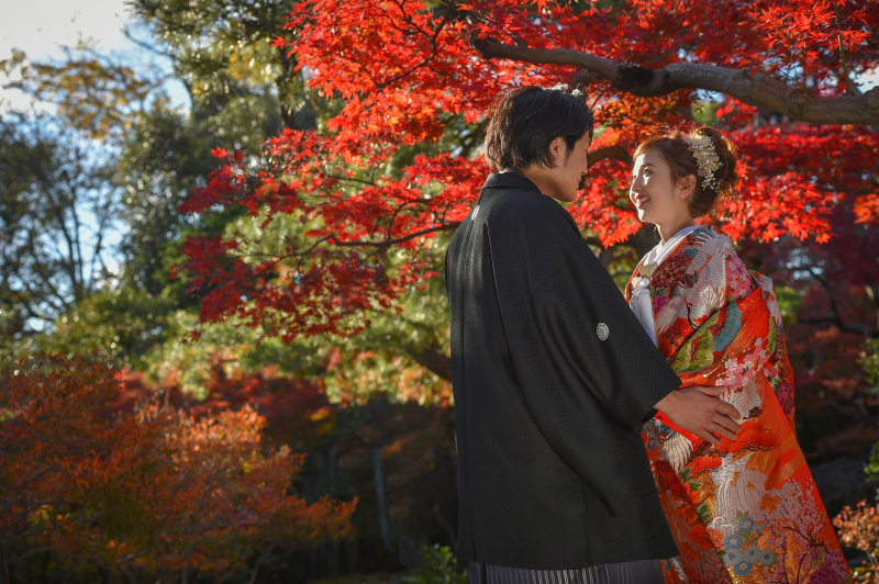 紅葉の赤と色打掛の赤が・・・
