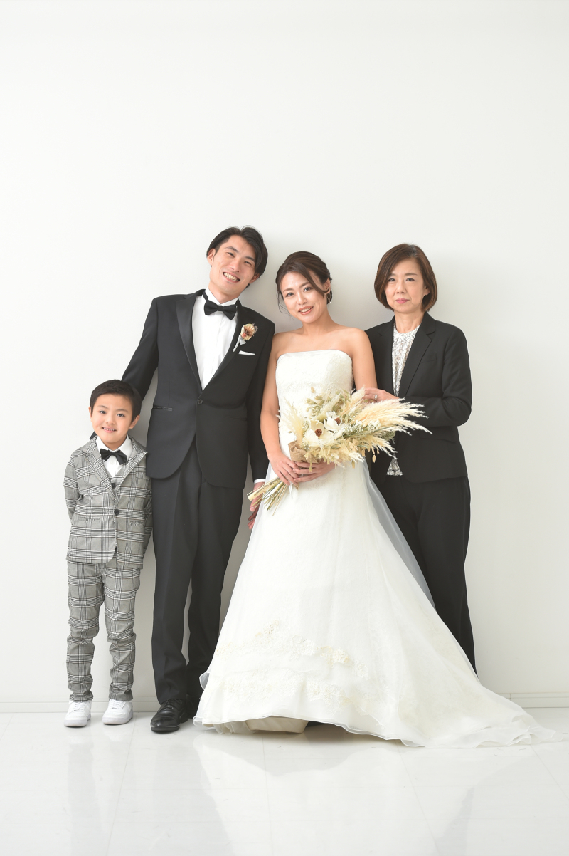 【洋装・家族写真多め希望!】結婚は2人だけのことじゃない!大切な家族も一緒にブライダルフォトを楽しみましょう♪