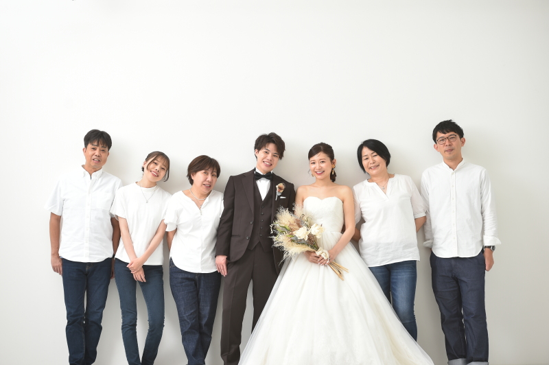 【洋装・家族写真多め希望!】結婚は2人だけのことじゃない!大切な家族も一緒にブライダルフォトを楽しみましょう♪