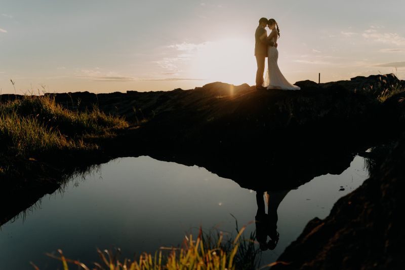 夕日に溶け込むシルエット
