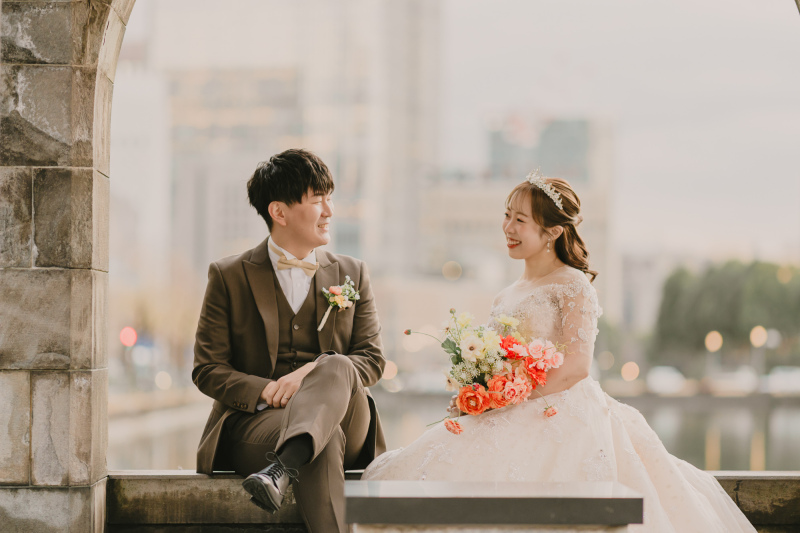 自然体で微笑むふたり