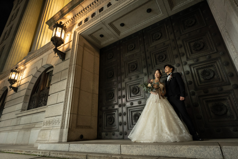 挙式会場前で前撮り