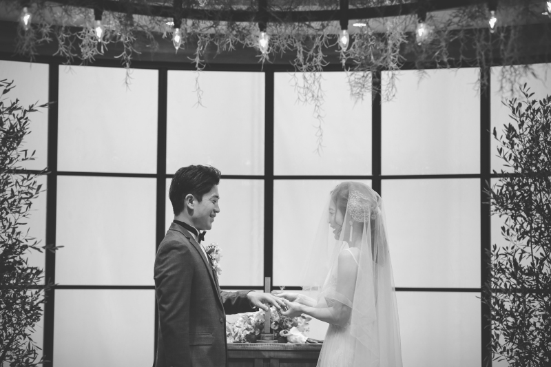 雨天でも安心♪チャペルでの撮影