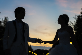 マジックアワーがきれいな東京駅フォトウェディング