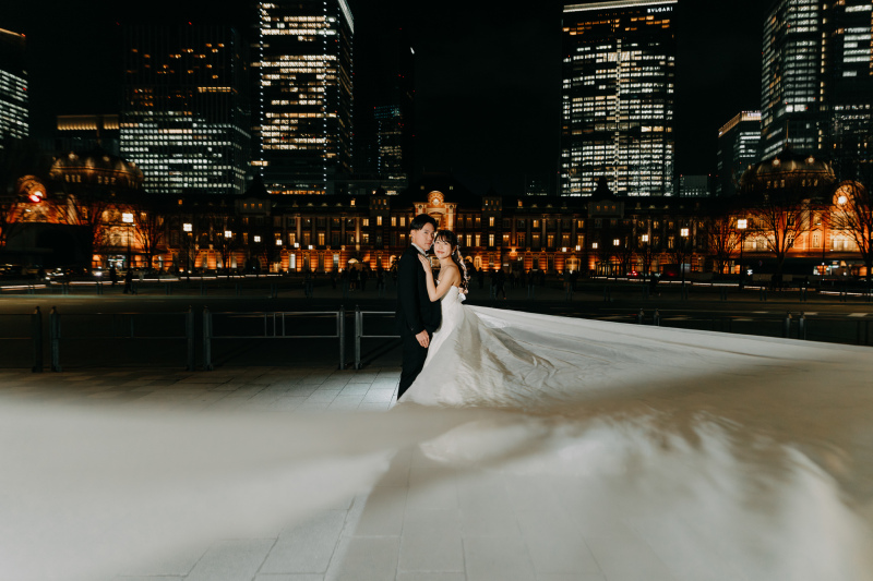 トレーンが広がるロマンチックフォト