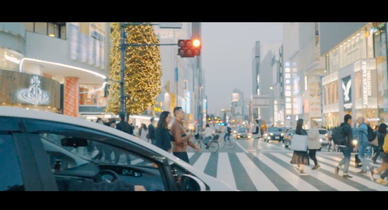 イルミネーションが色づく街で