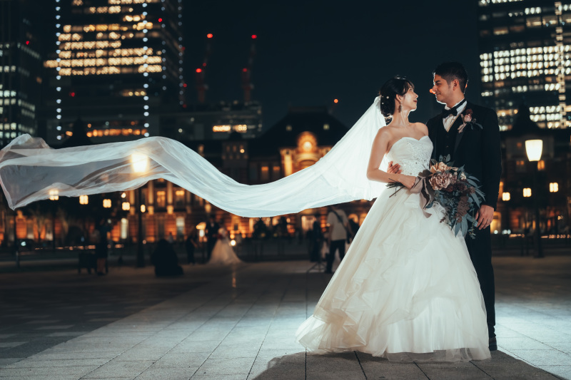 昼と夜とで別世界の東京駅