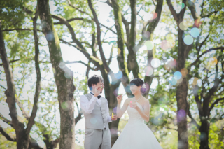 優しい笑顔でお2人らしさがあふれる瞬間を撮影