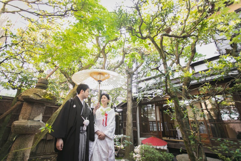 京町家で洋装 和装撮影 ショートヘア花嫁様 撮影日 22年4月16日 京都町家寫眞館 和室 庭 スタジオ 京都町家寫眞館 Kyoto Machiya Studio 京都府でフォトウェディング探すならphotorait