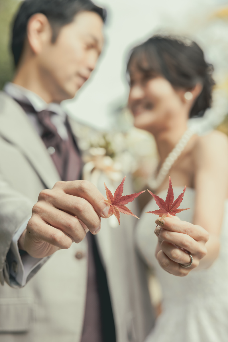 紅葉を手に