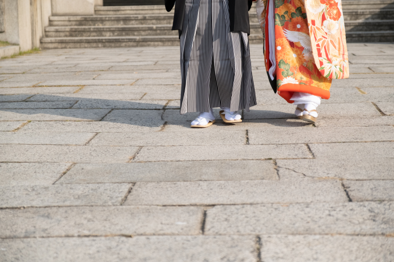 石畳の上で