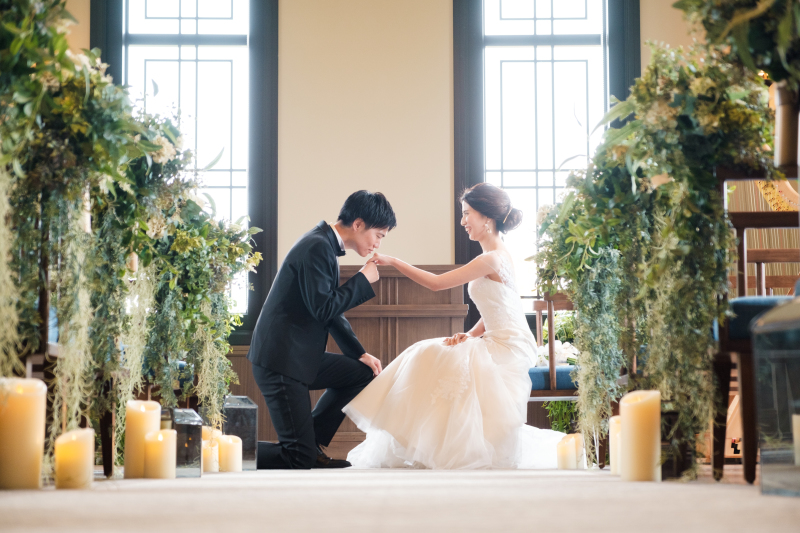神聖なチャペルで憧れのワンポーズを