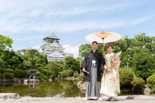 大空の下で過ごす