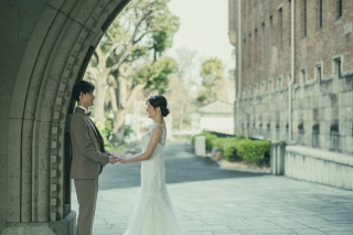 ウェディングドレスもカラードレスも