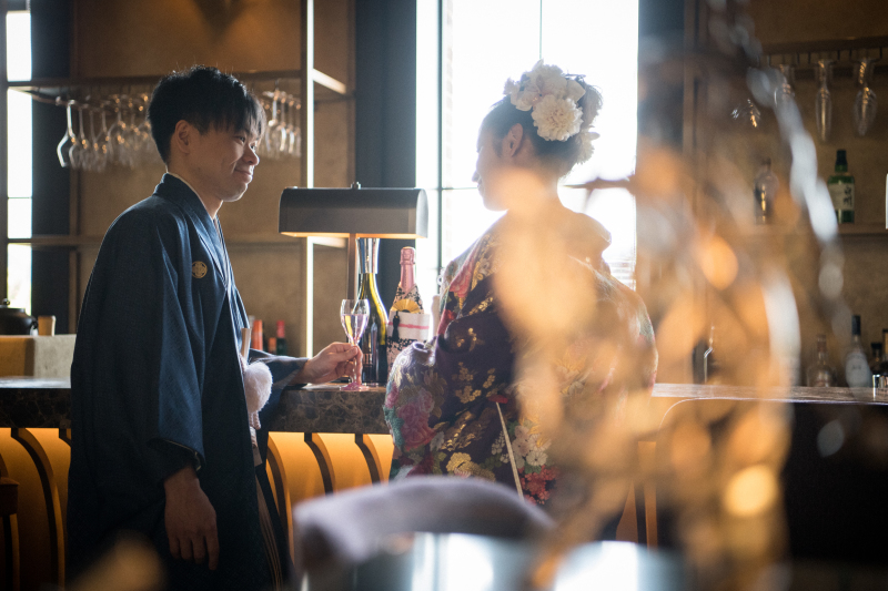 モダンデザインだから和装もピッタリの会場内BAR