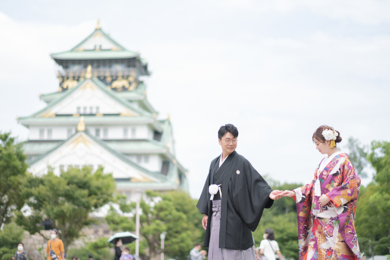大阪城をバックにお散歩気分